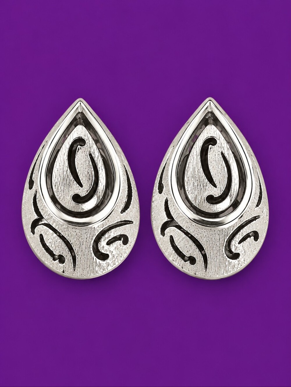 Vintage Silver Teardrop Sculpted Clip-on Earrings